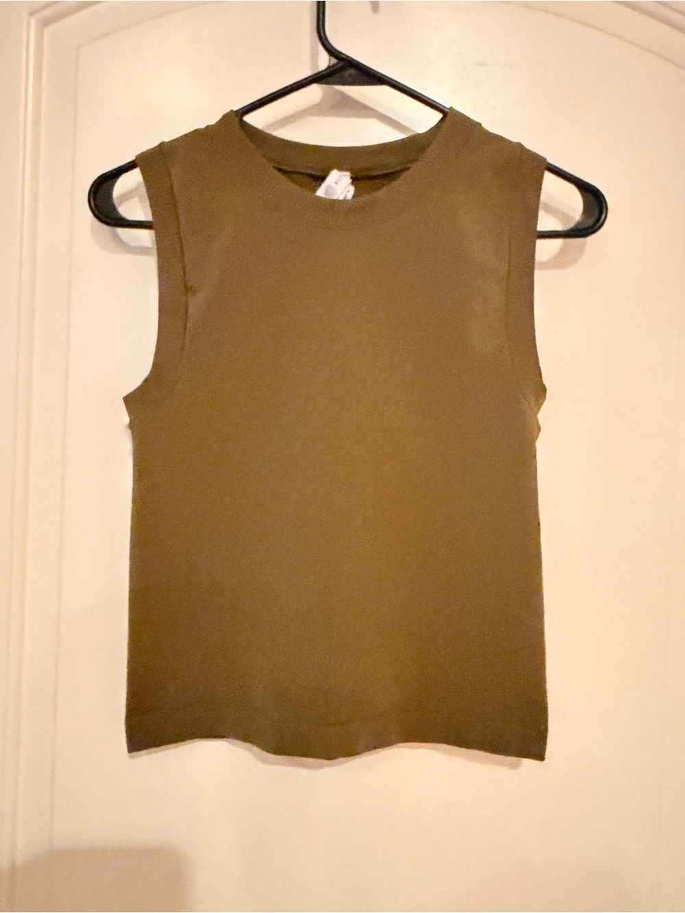 Athleta Olive Green Sleeveless Crew Tank Crop size Medium EUC